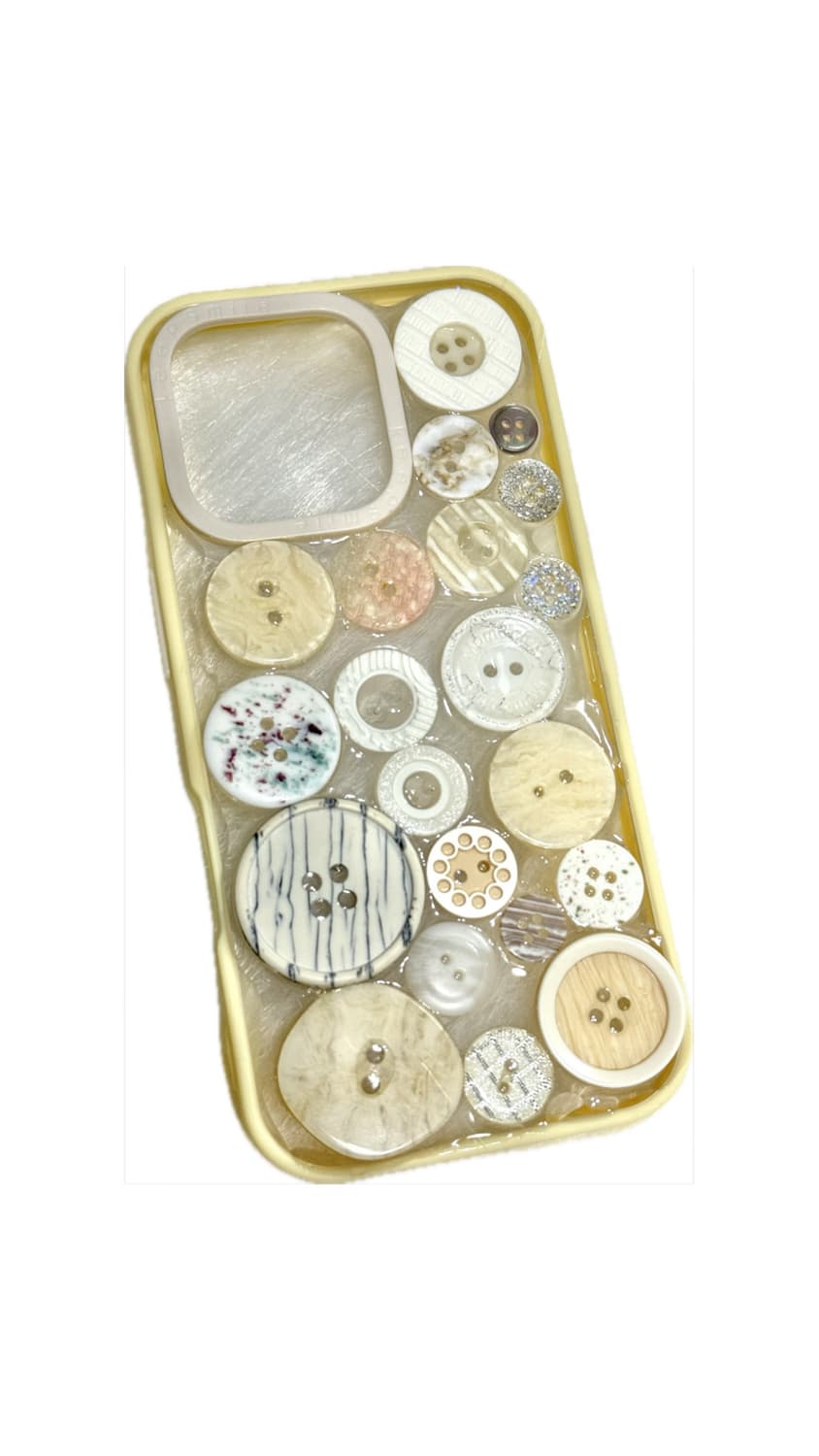 gesumchure 크림 빈티지 버튼 레진 케이스(16프로) 상품이미지1