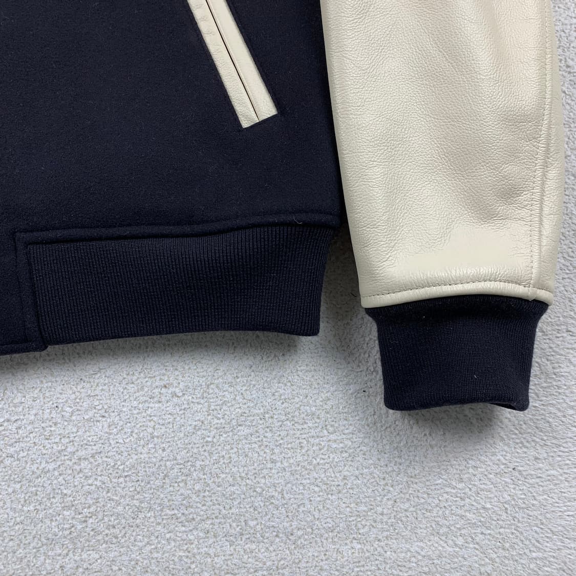 질스튜어트 뉴욕 레더암 울 바시티 자켓 상품이미지5