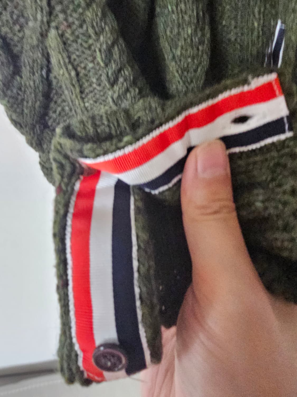 톰브라운 23fw 모헤어 사선완장 가디건(3/딥카키/정품) 상품이미지5