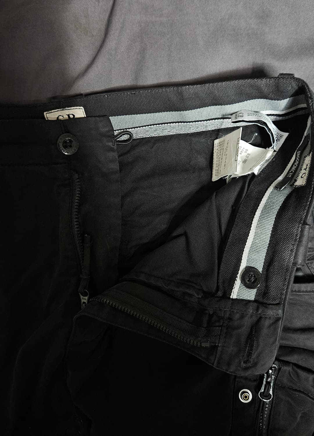 CP컴퍼니 렌즈 와펜 카고팬츠 BK 46 상품이미지7