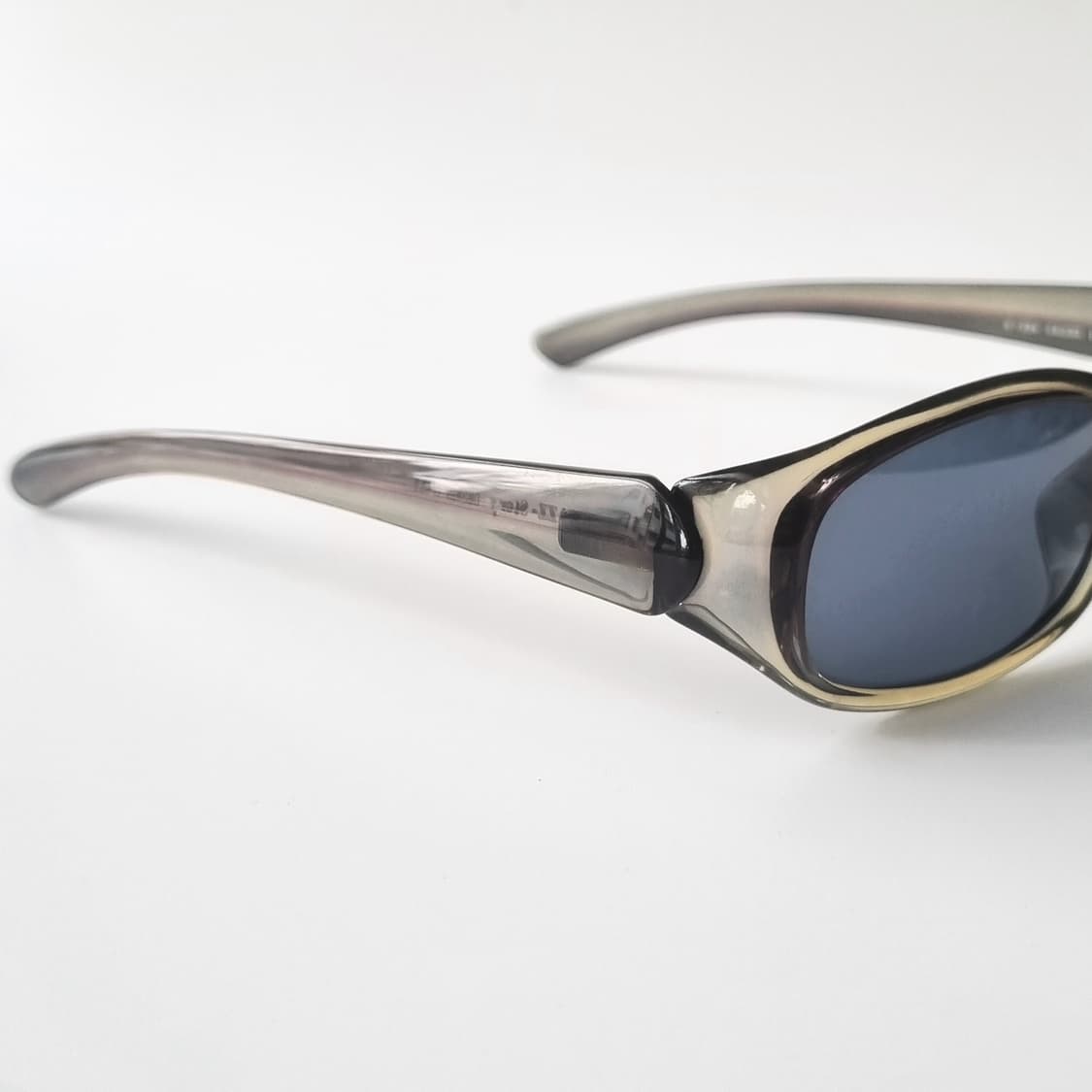 데드스탁 유니크한 실루엣의 빈티지 오벌선글라스 상품이미지6