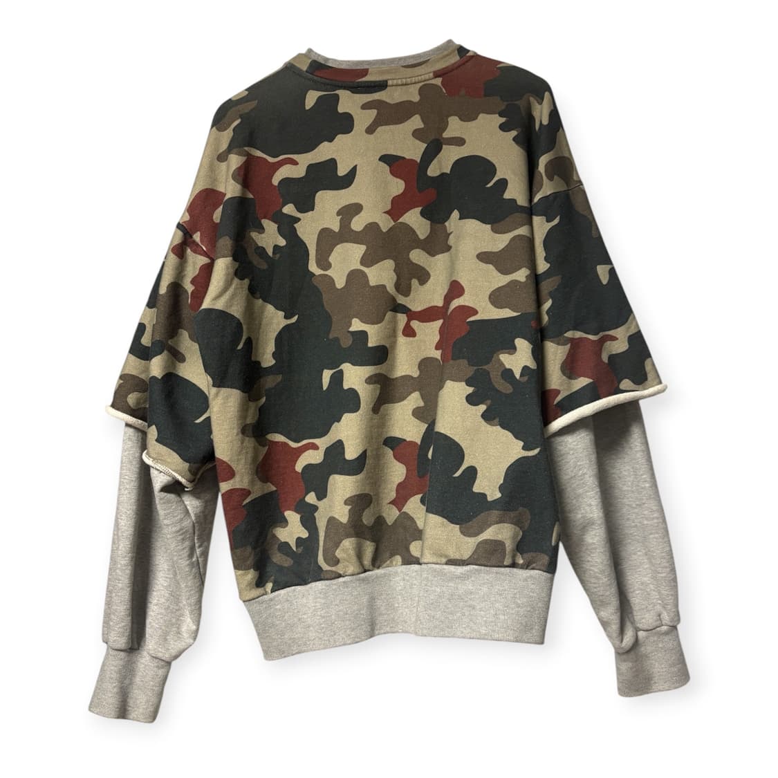 고샤 루브친스키 플래그카모 더블슬리브 맨투맨 상품이미지2