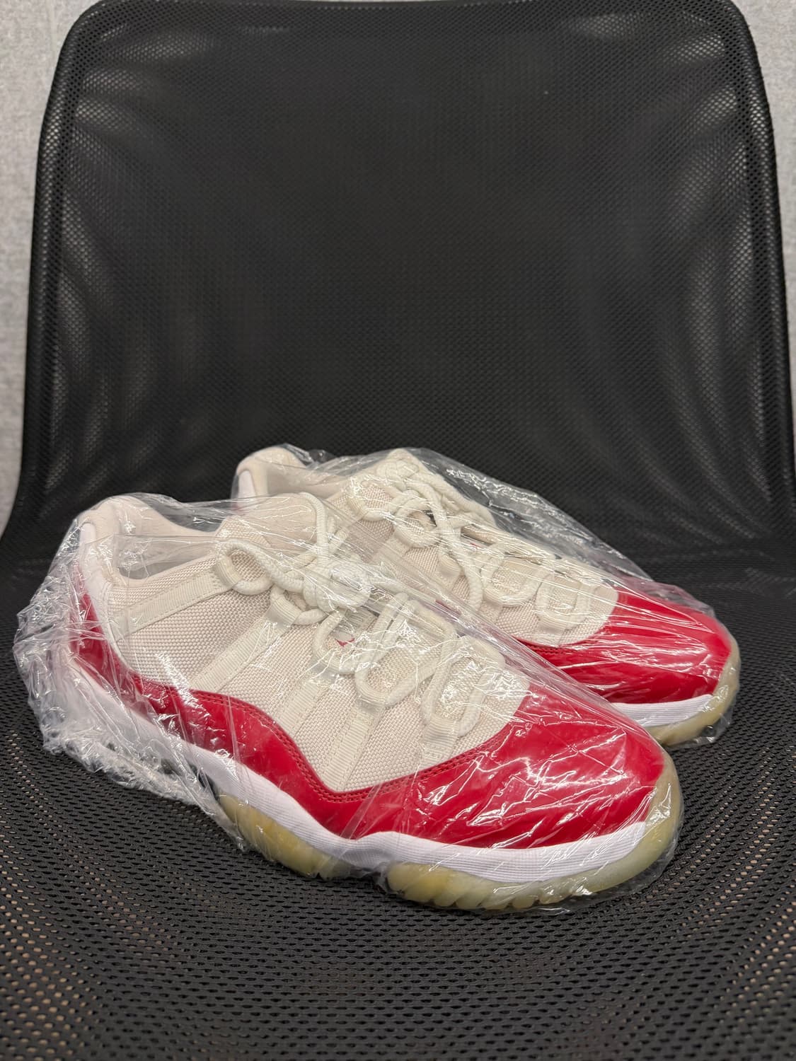 조던 11 레트로 로우 체리  상품이미지1