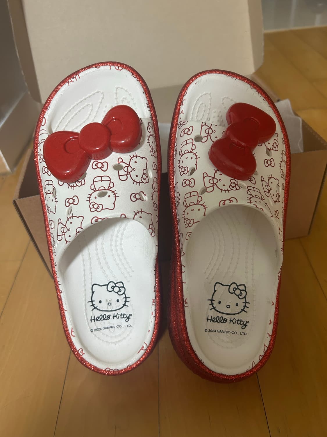 크록스 헬로키티 스톰프 슬라이드 화이트/레드 230 상품이미지2