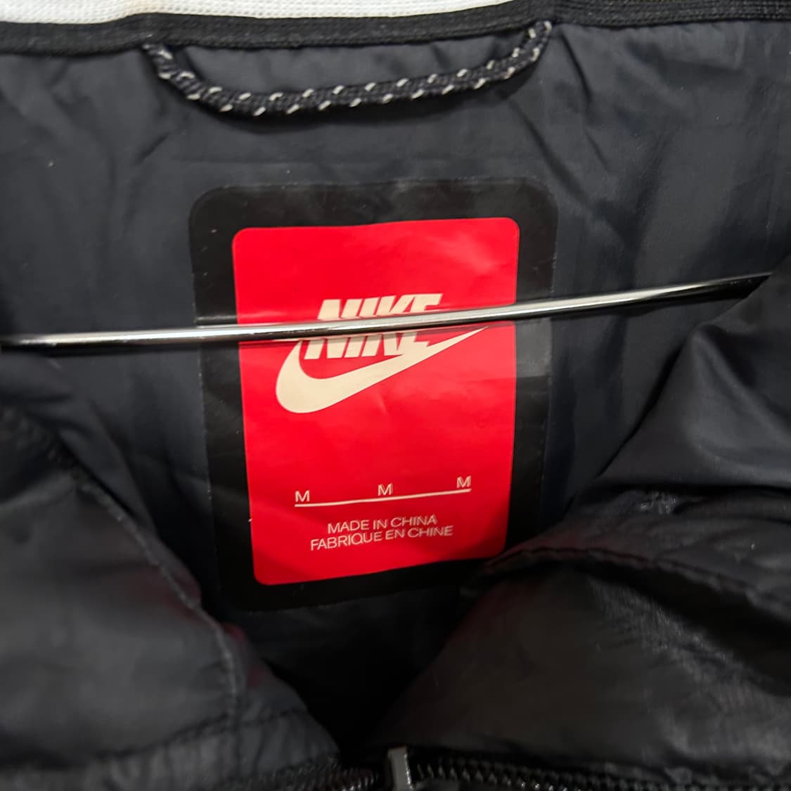 나이키 덕다운 블랙 스우시 하이넥 후드 경량패딩 상품이미지3