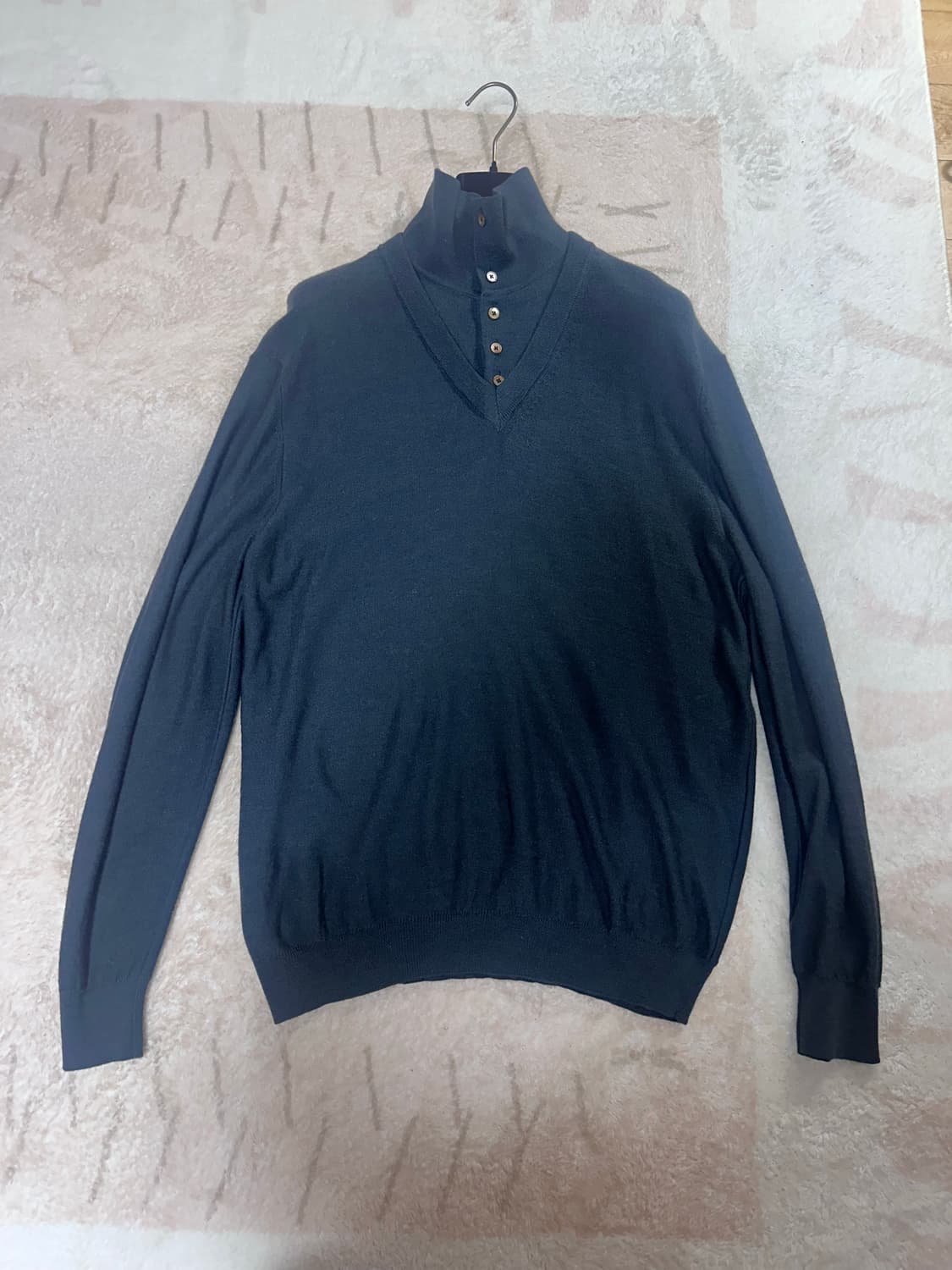 르메르 레이어드 버튼 하이 브이넥 폴로 니트 상품이미지2