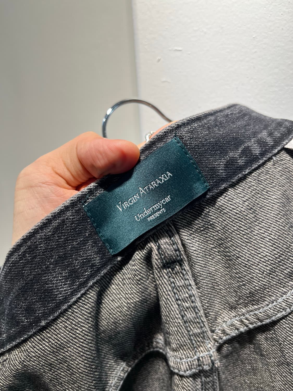 언더마이카 24FW WRINKLED WASHED FLARE JEANS 상품이미지8