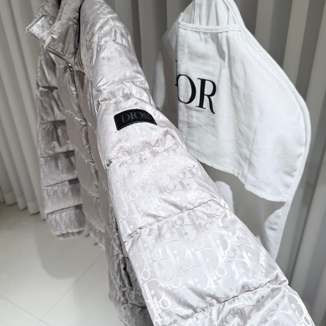(A+급 / 54) / 디올 오블리크 실버 다운패딩 상품이미지4