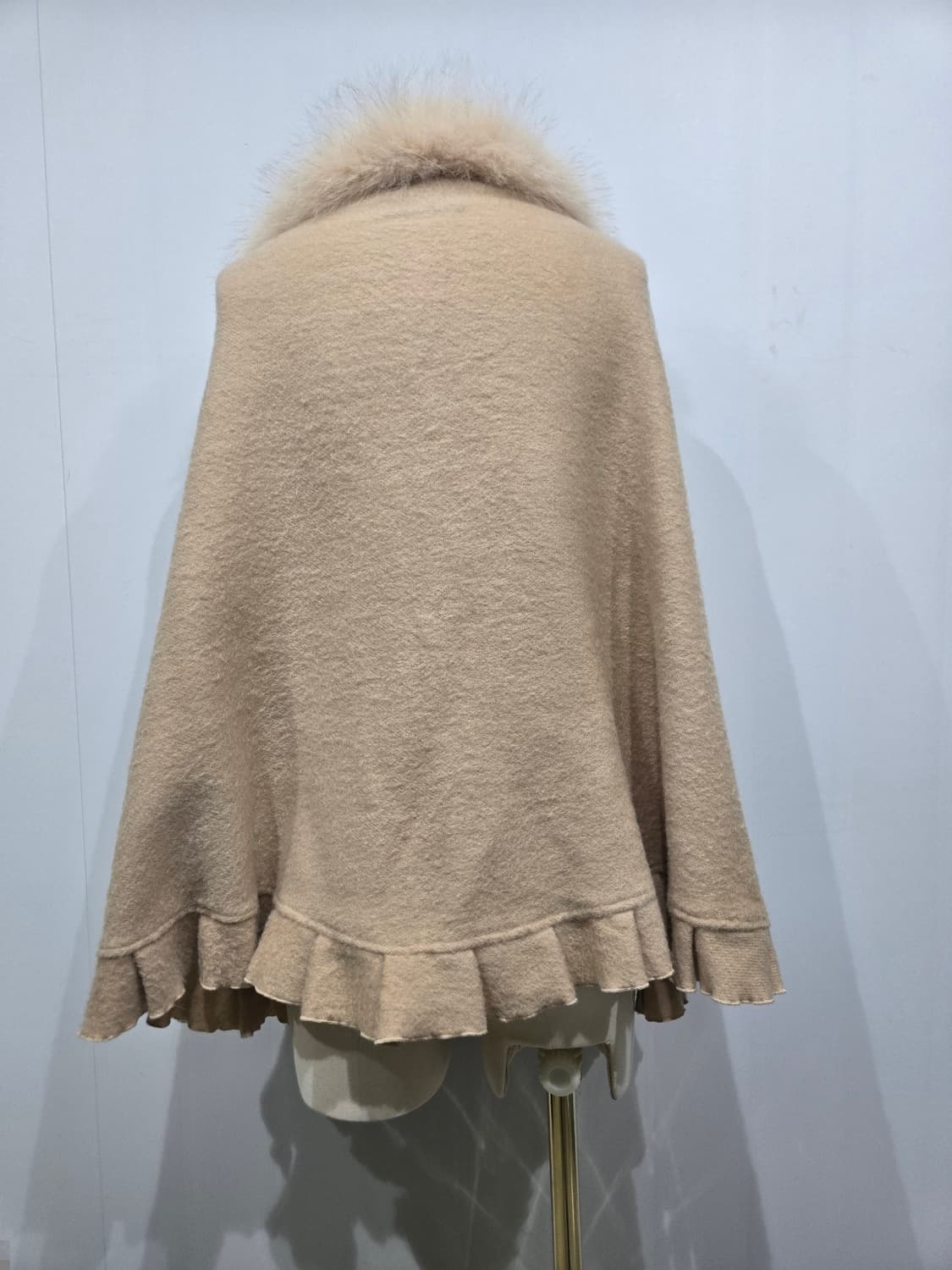 랑방 베이지색 폭스퍼 숄 케이프 망토 상품이미지2