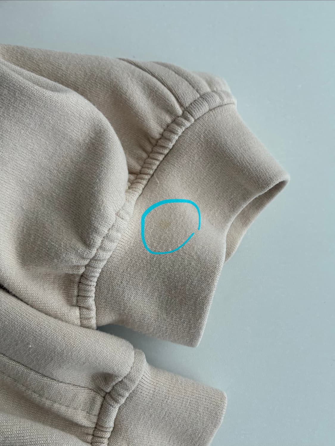 82-94-160) 한섬 오즈세컨 브이넥 크롭 맨투맨 베이지 상품이미지6