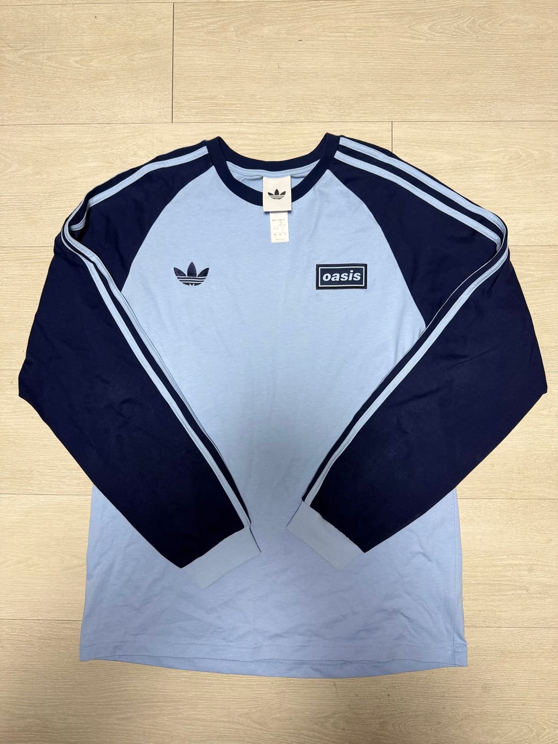 아디다스 x 오아시스 하늘색 긴팔티 상품이미지3
