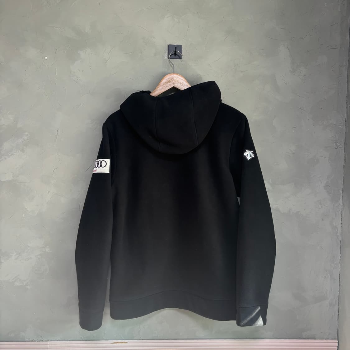 데상트 아우디 스위스 스키팀 플리스 상품이미지5