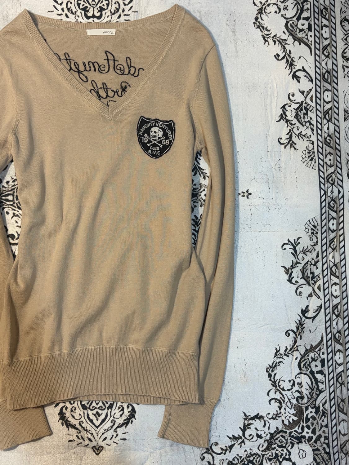 Japanese V-neck skull patch knit 상품이미지5