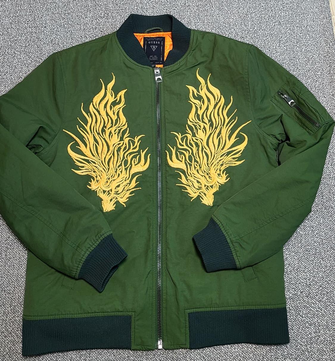 Guess 남성 자수 MA-1 항공점퍼 L 상품이미지1