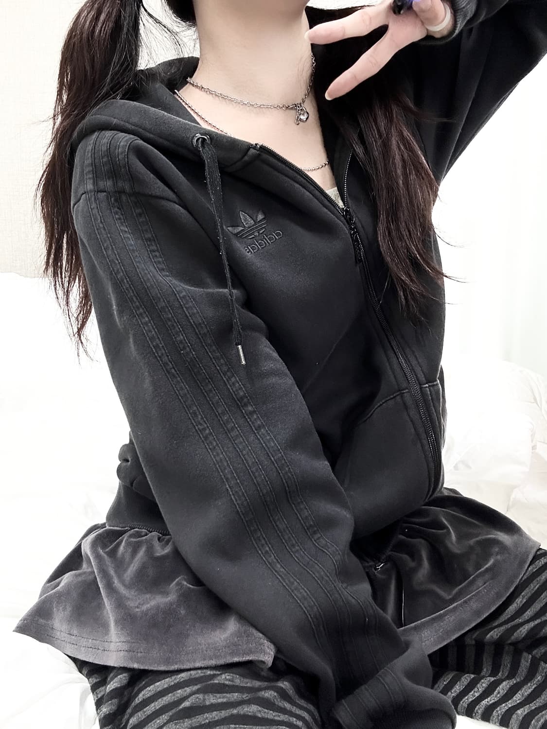 아디다스 자수로고 블랙 삼선 후드집업 상품이미지4