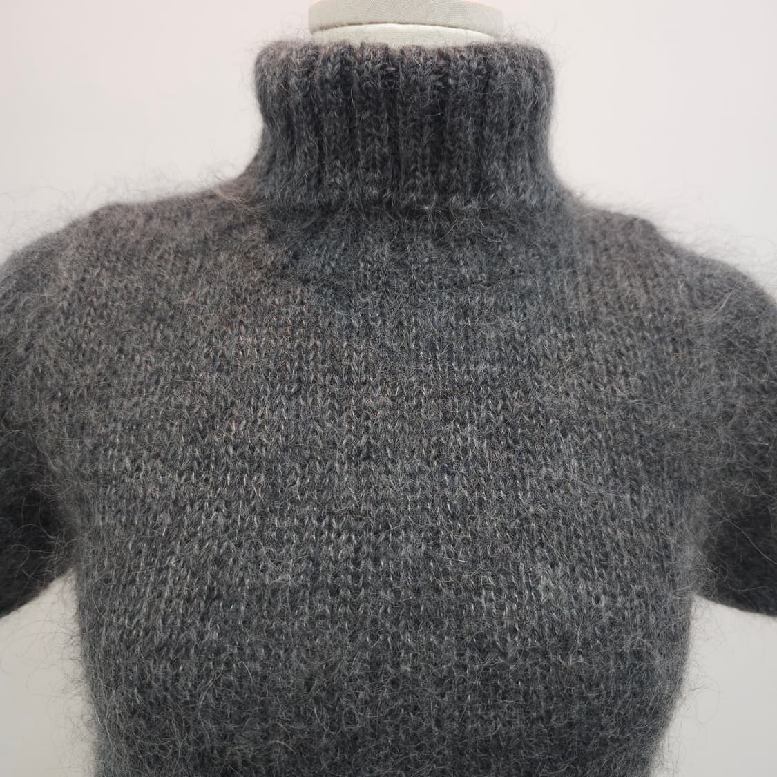 울 그레이 헤어리 반팔 폴라 니트 상품이미지4