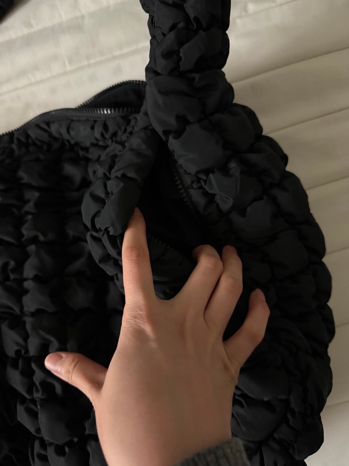 코스 퀼팅 오버사이즈 숄더백 상품이미지2