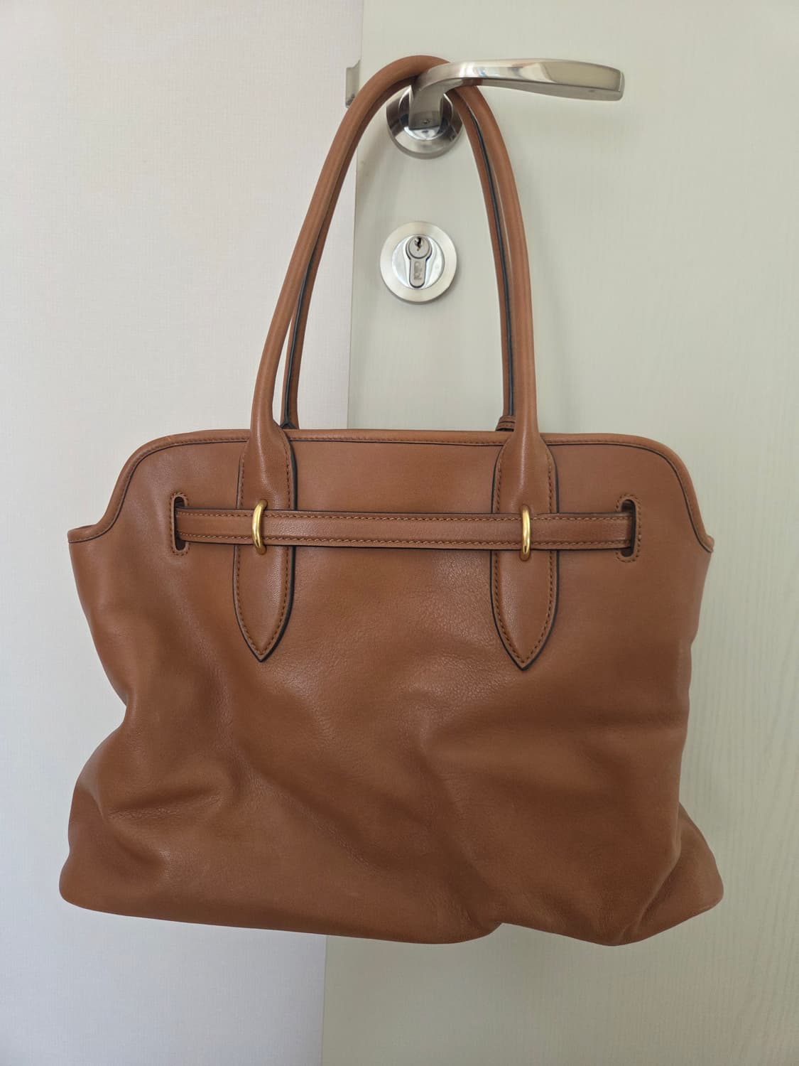 미우미우 브라운 가죽 토트백 상품이미지10