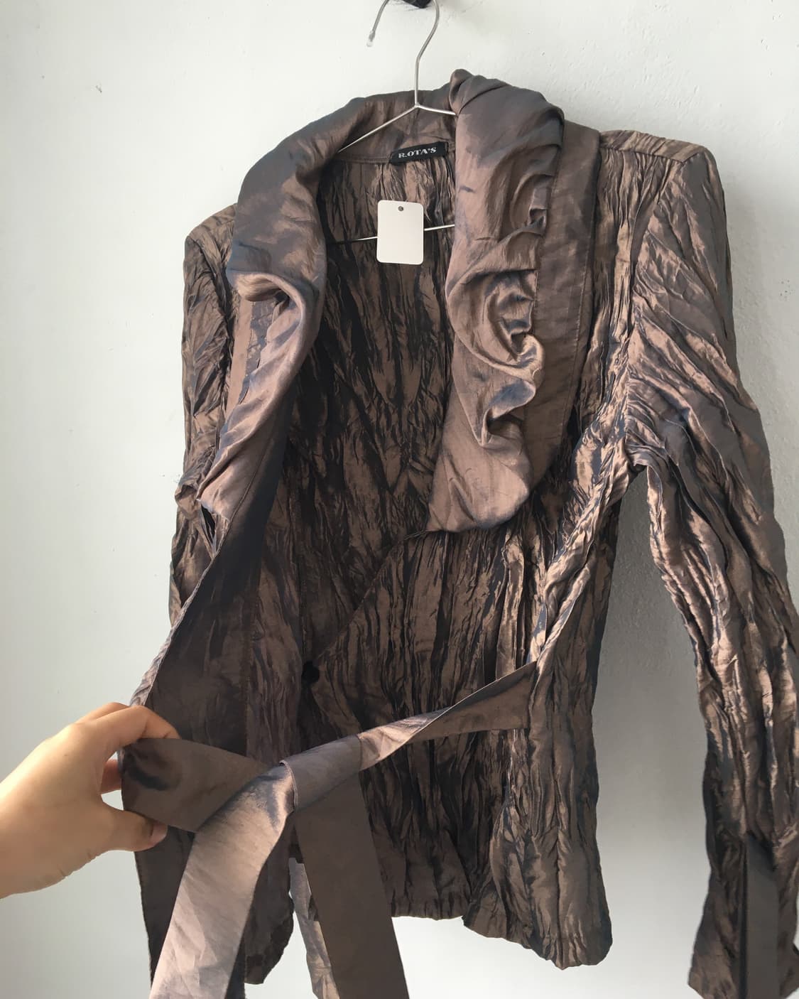 Tied wrap glossy pleats jacket 상품이미지4