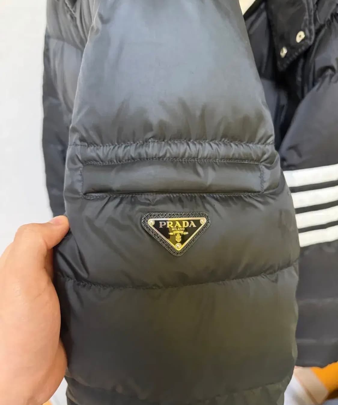 48)프라다 리나일론 패딩 블랙 상품이미지3