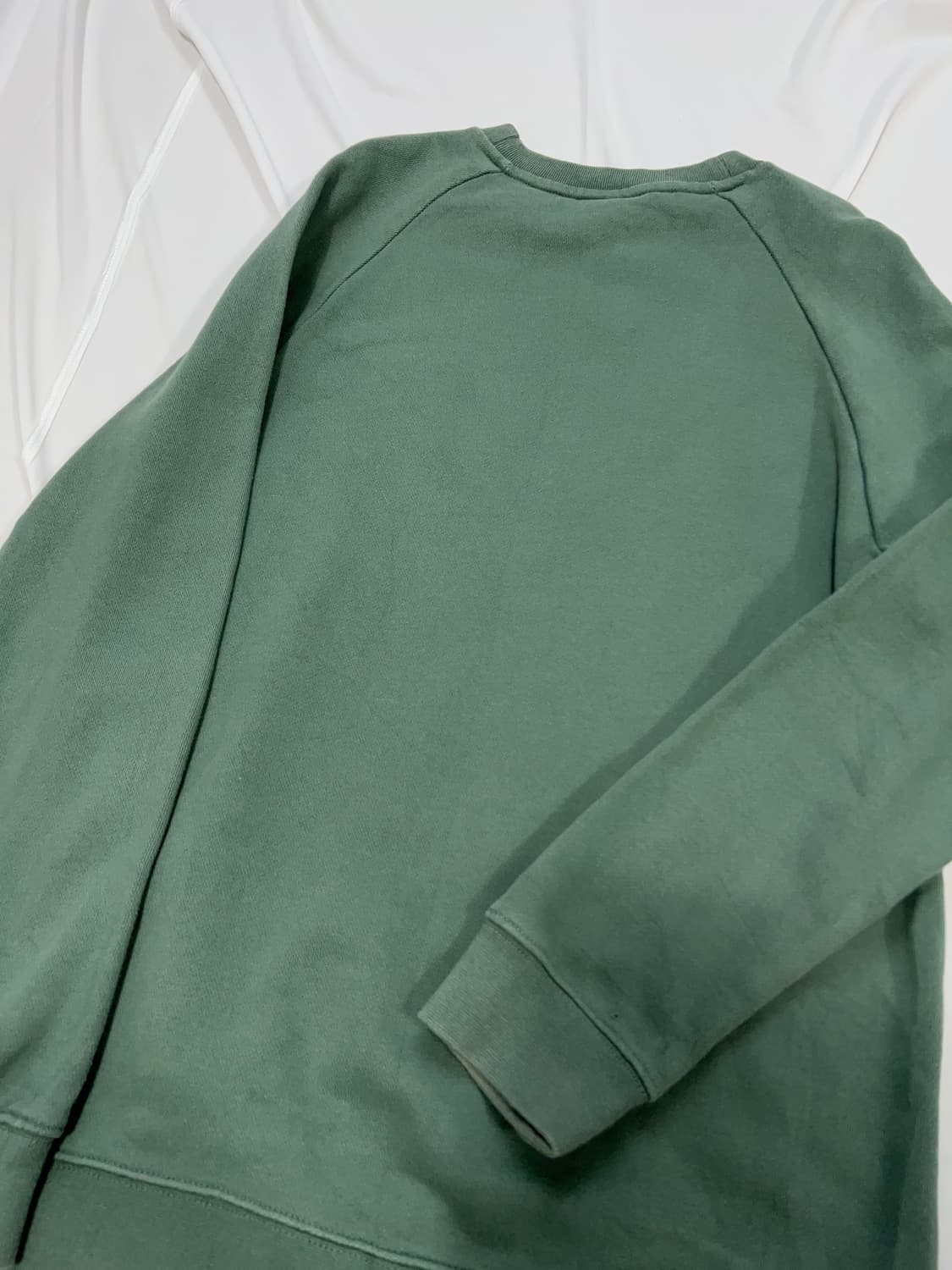 아디다스 뮤트카키 맨투맨 상품이미지4