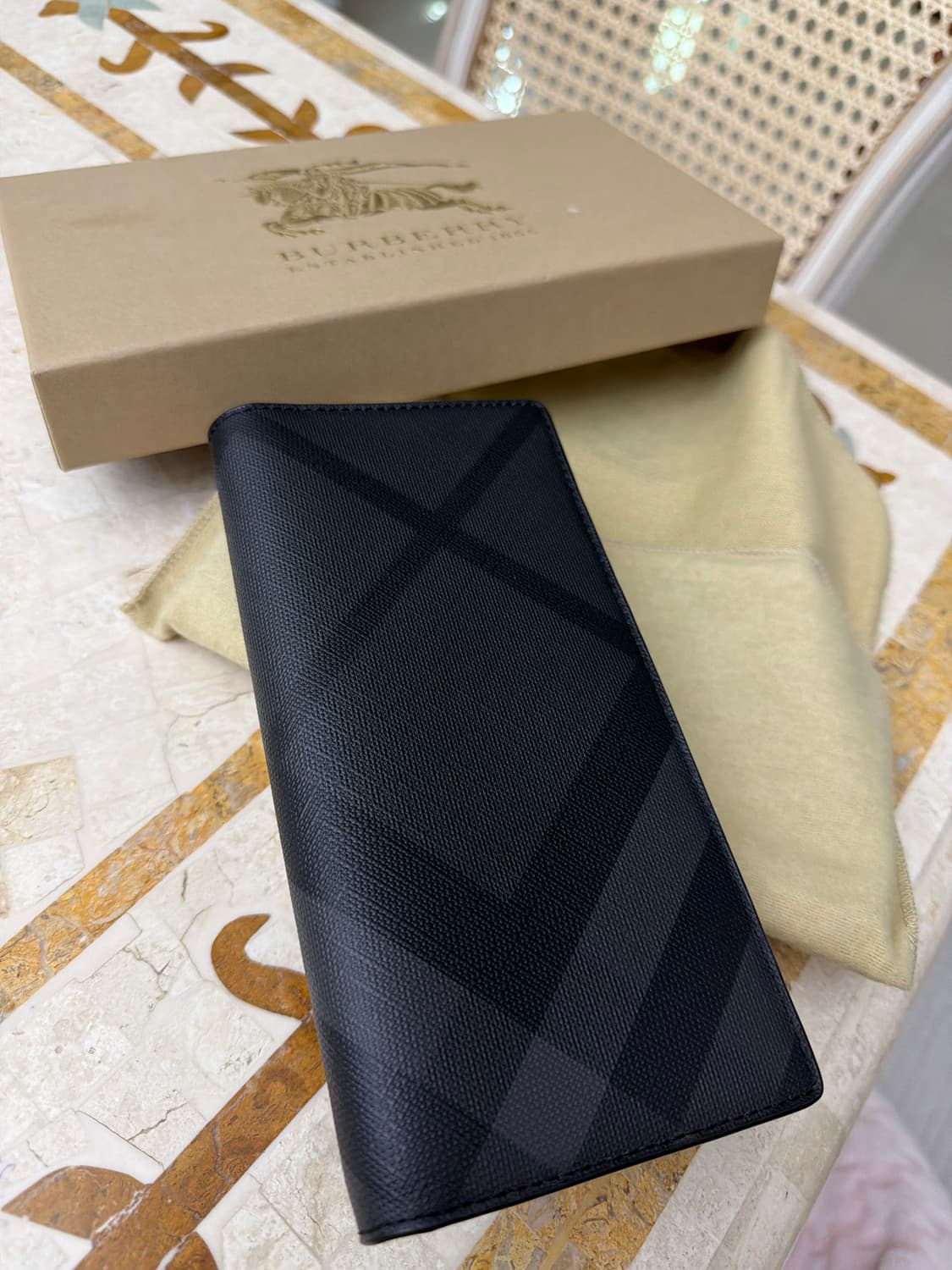 (정품) 버버리 블랙 체크 장지갑 CAVENDISH 상품이미지1