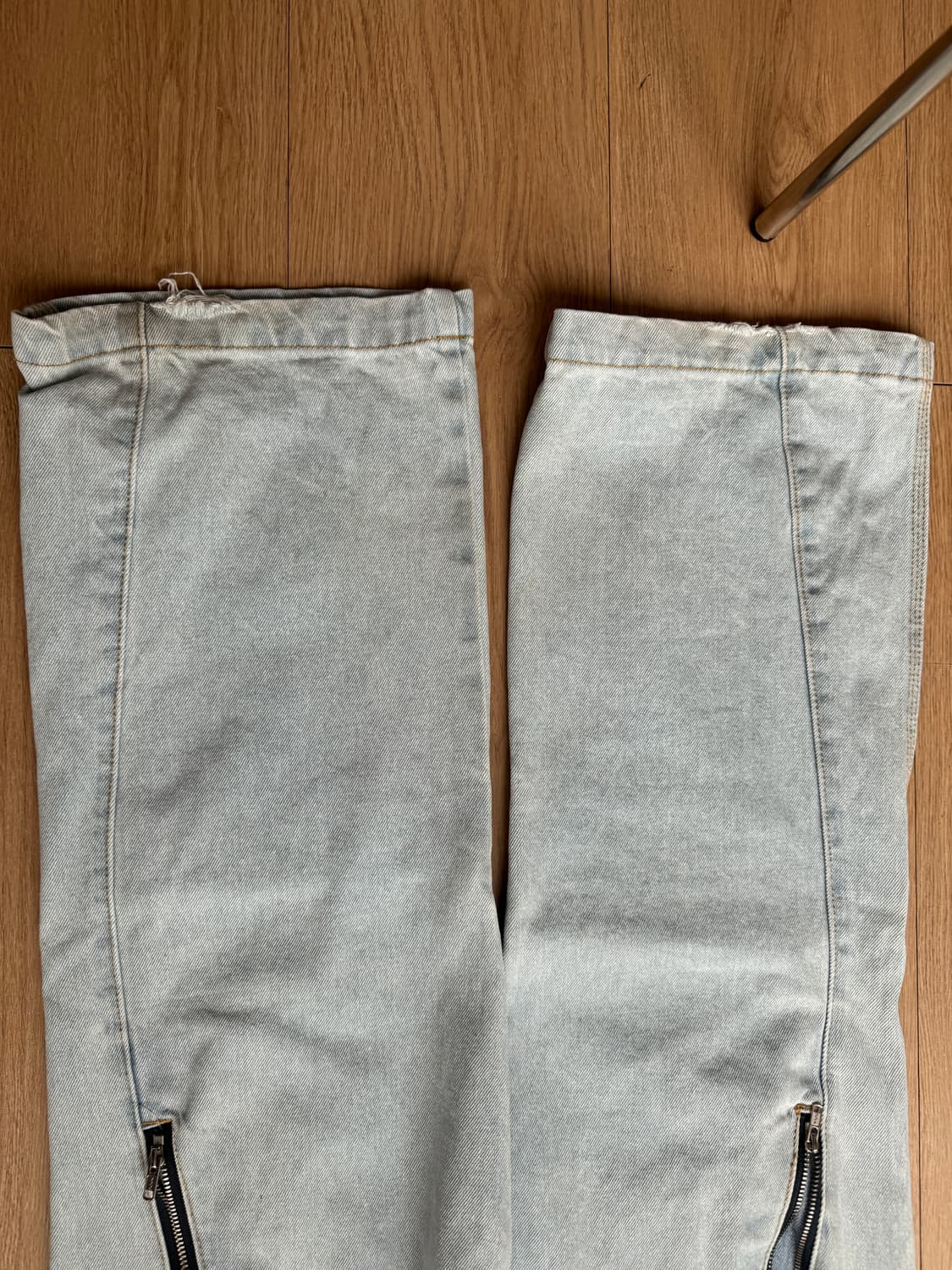 [L] 플라스틱프로덕트 웨이브 지퍼 데님 팬츠 (라이트 블루) 상품이미지7