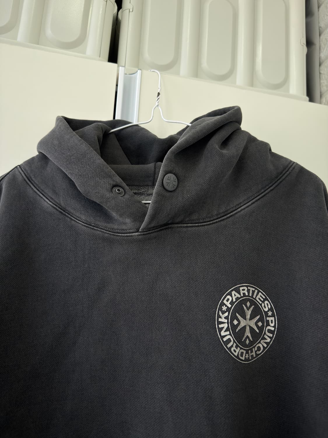 펀치드렁크파티즈 크롭 후드티 (다크그레이) PUNCH DRUNK PART 상품이미지2