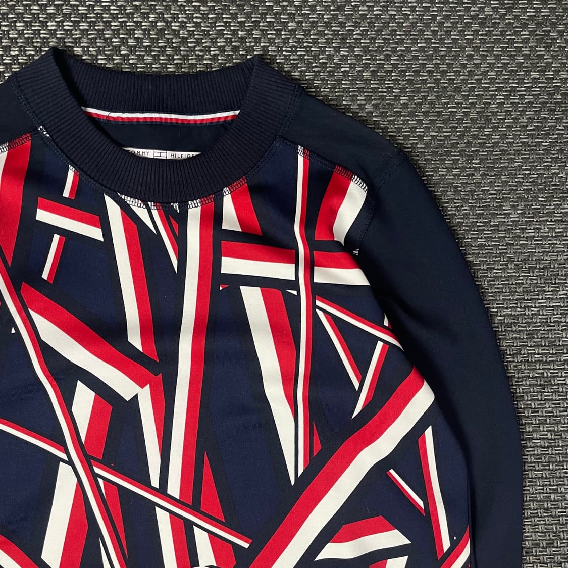 타미힐피거 플래그패턴 시스루 맨투맨 S 상품이미지3