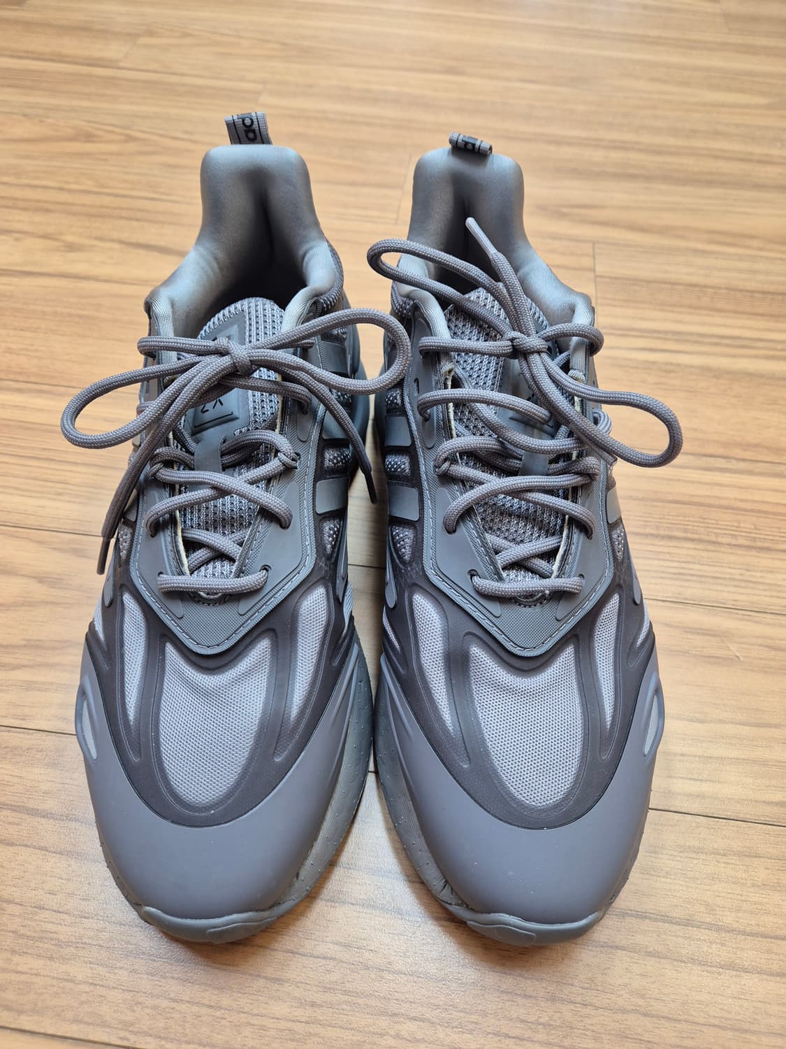 아디다스 ZX 2K 회색 운동화 270mm 판매합니다. 실착 횟수 5회  상품이미지1