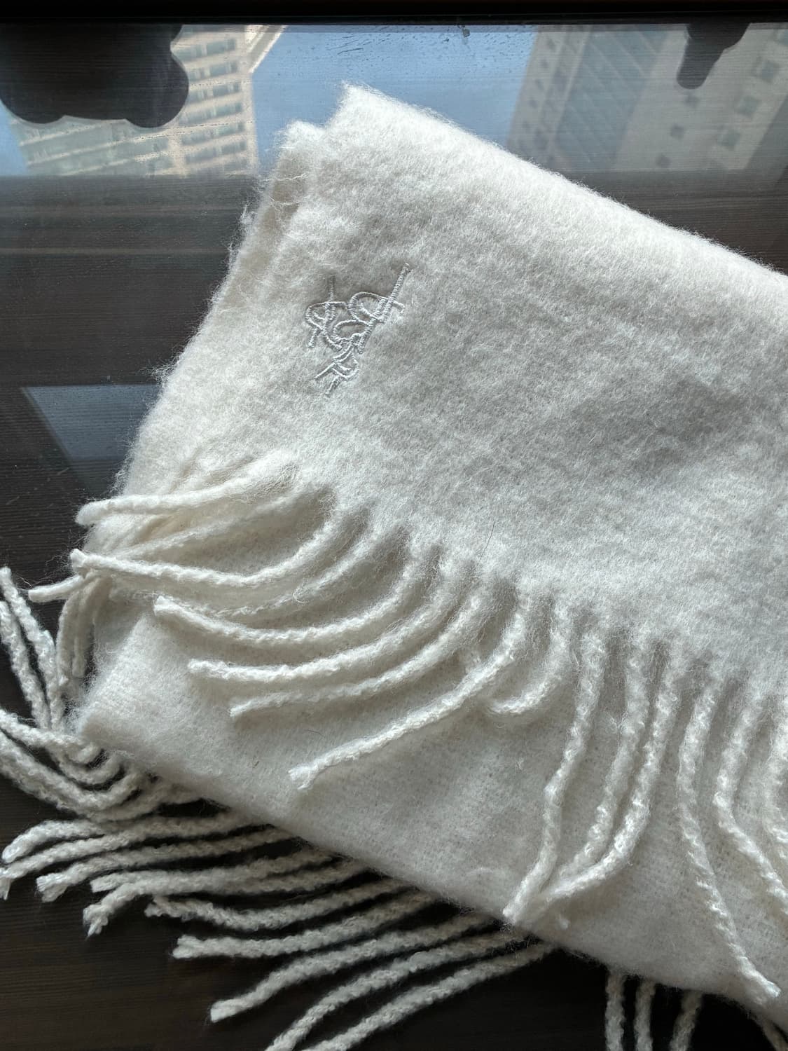 (화이트) 레더리 브러쉬드 롱 머플러 판매 상품이미지7