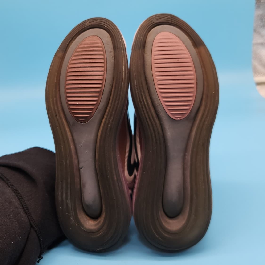 o 나이키 에어맥스 720 여성운동화 240 상품이미지3