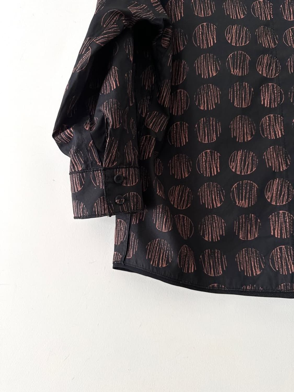 IT MICHAA scratch dot pattern shirt 상품이미지3
