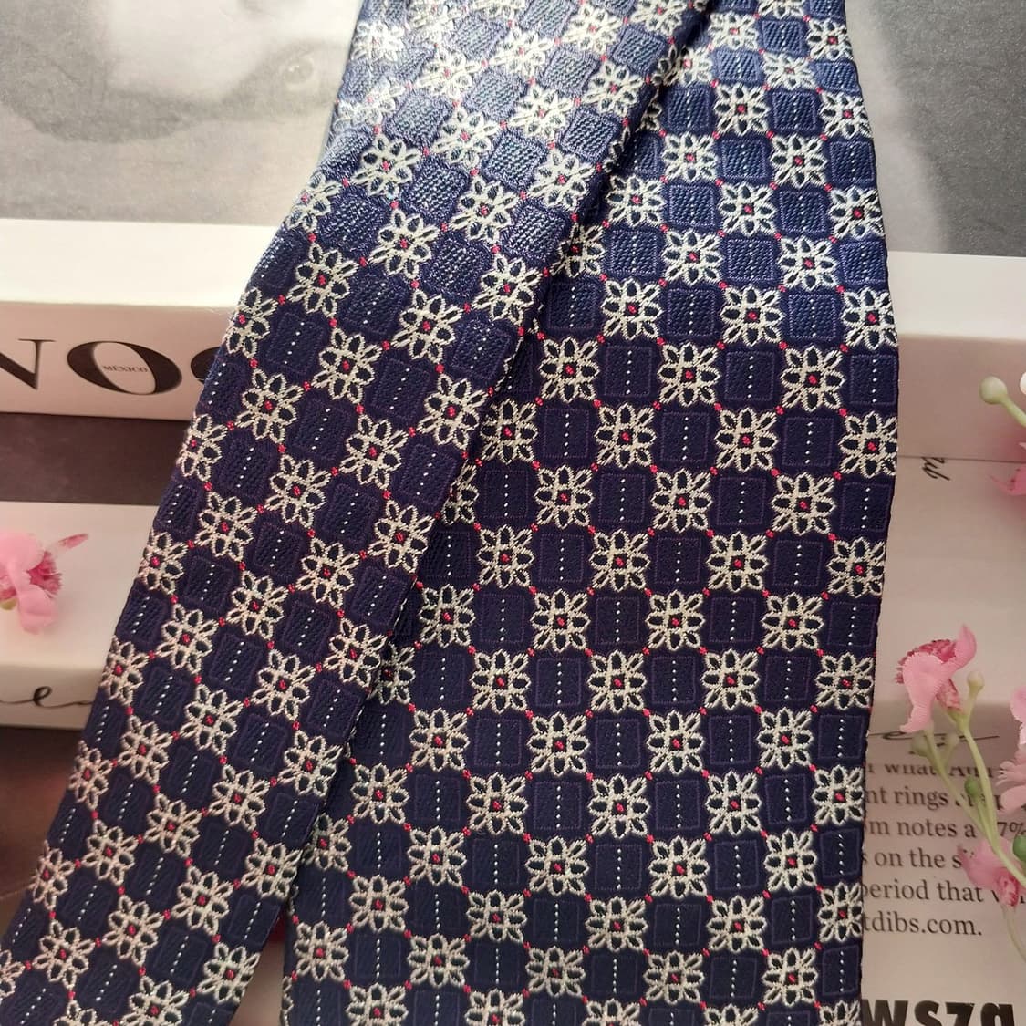 닥스 실크 네이비블루 플라워 패턴 넥타이 8.5cm A+등급 K1419
 상품이미지4