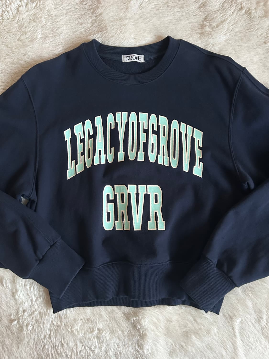 그로브 LEGACY 맨투맨 네이비, 베이지 [차정원 착용] 상품이미지5