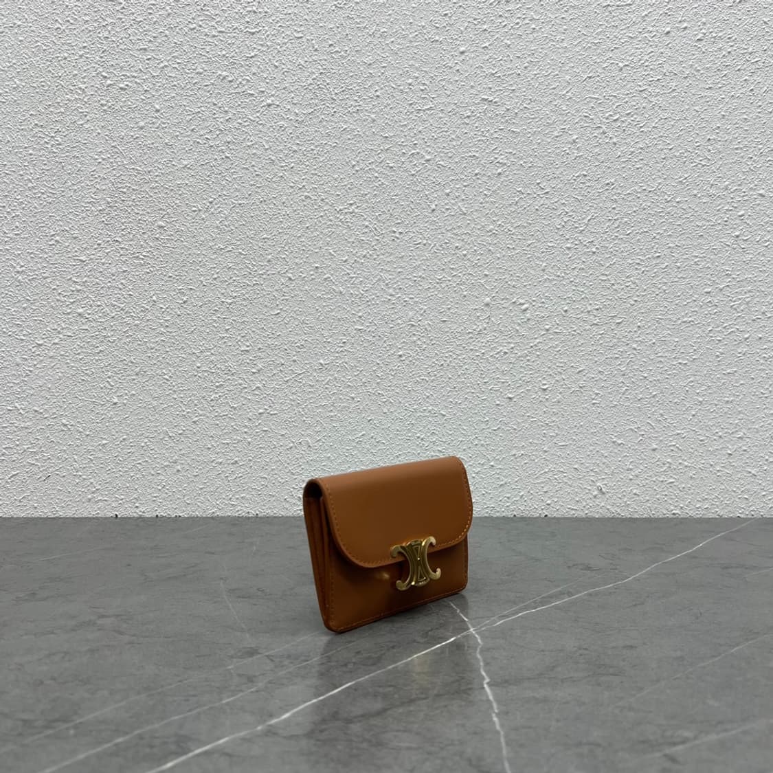 플랩 트리옹프 카드 지갑 - 샤이니 카프스킨(브론즈)
 상품이미지3