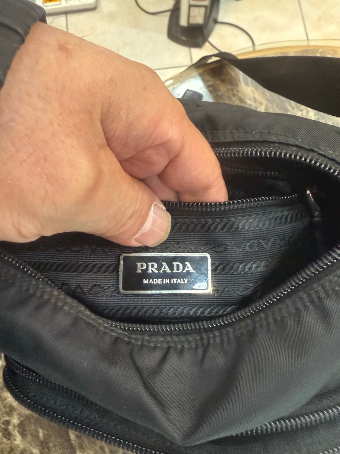 정품 프라다 나일론 사이드포켓 메신저백 팝니다 상품이미지8