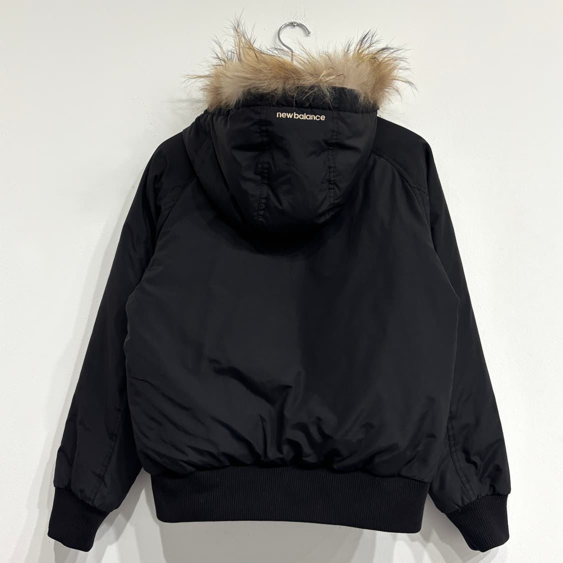 뉴발란스 라쿤퍼 여성 패딩 상품이미지2