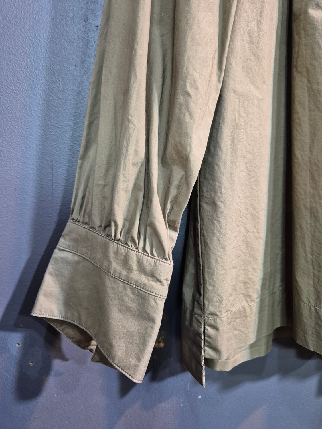 칼 라거펠트 카키색 여성 셔츠 95 상품이미지4