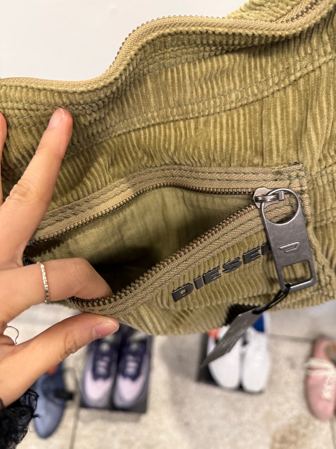 Diesel archive shoulder bag beige  상품이미지7