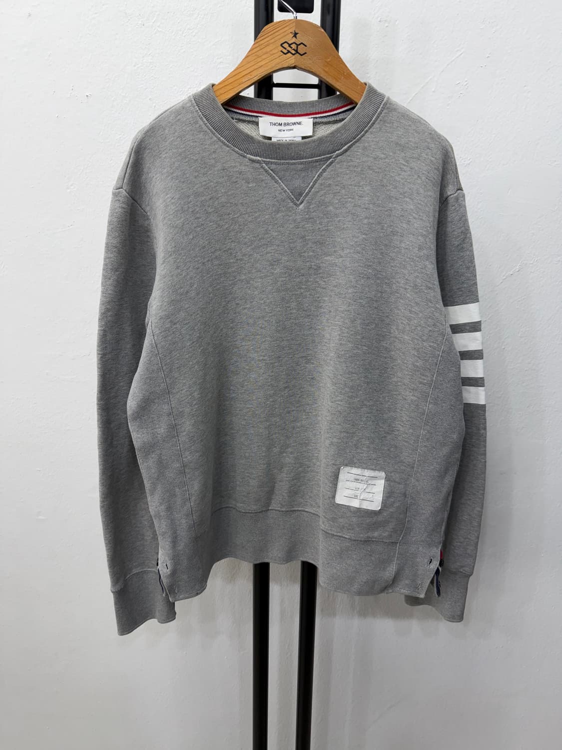 정품) 톰브라운 여성 4바 사선완장 맨투맨티 1 상품이미지1