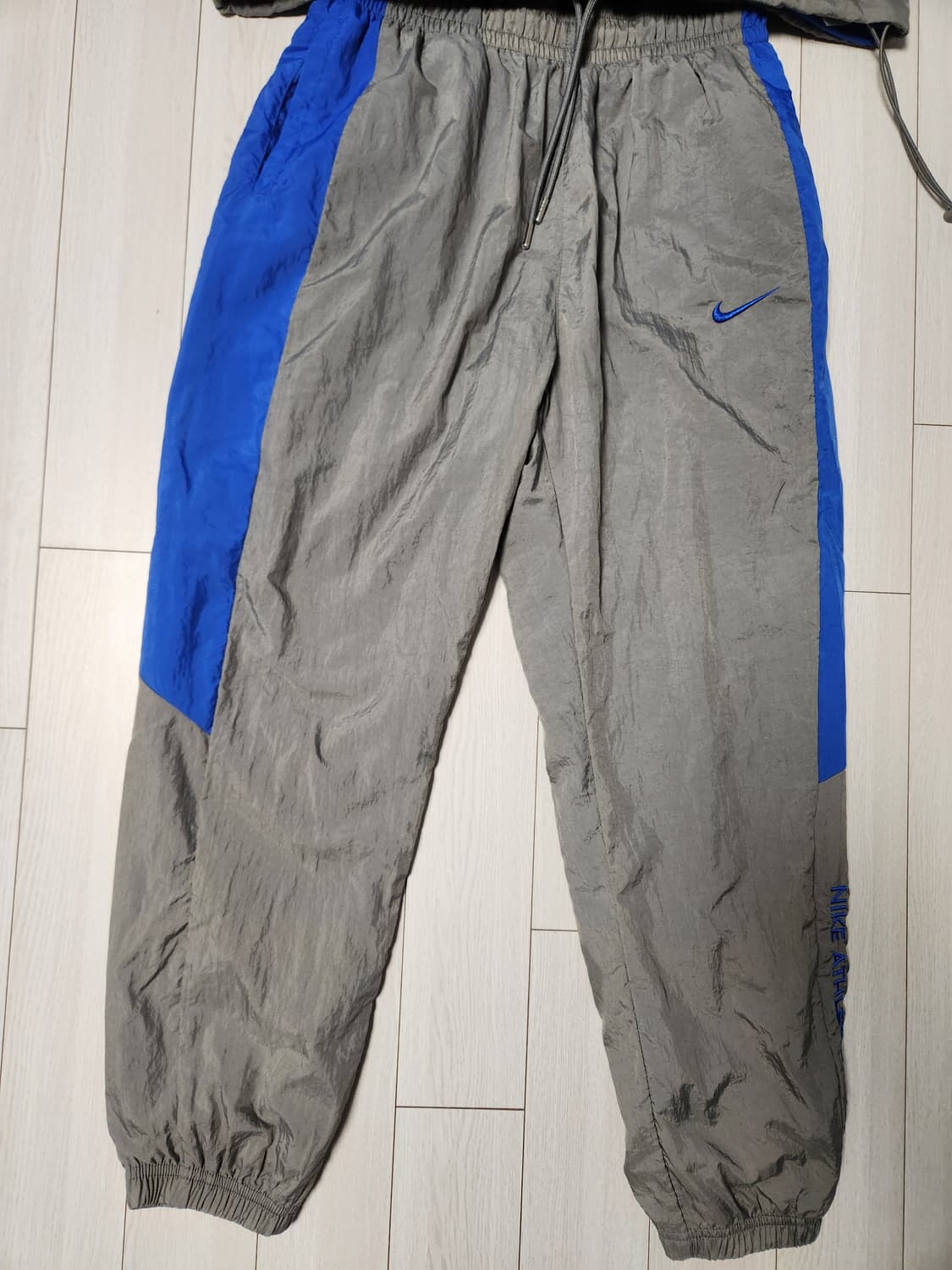 나이키 애슬레틱스 우븐 후드집업 바람막이 상하의 세트 사이즈95 m

여 상품이미지9