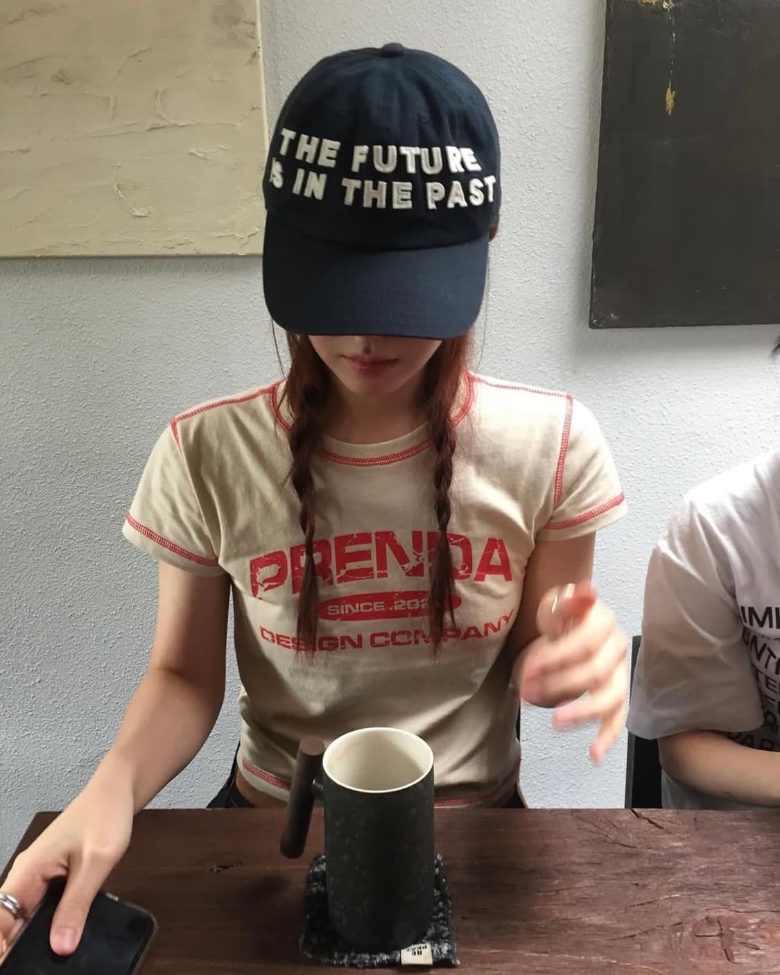 프렌다 베이지 스티치 반팔 티셔츠 상품이미지1