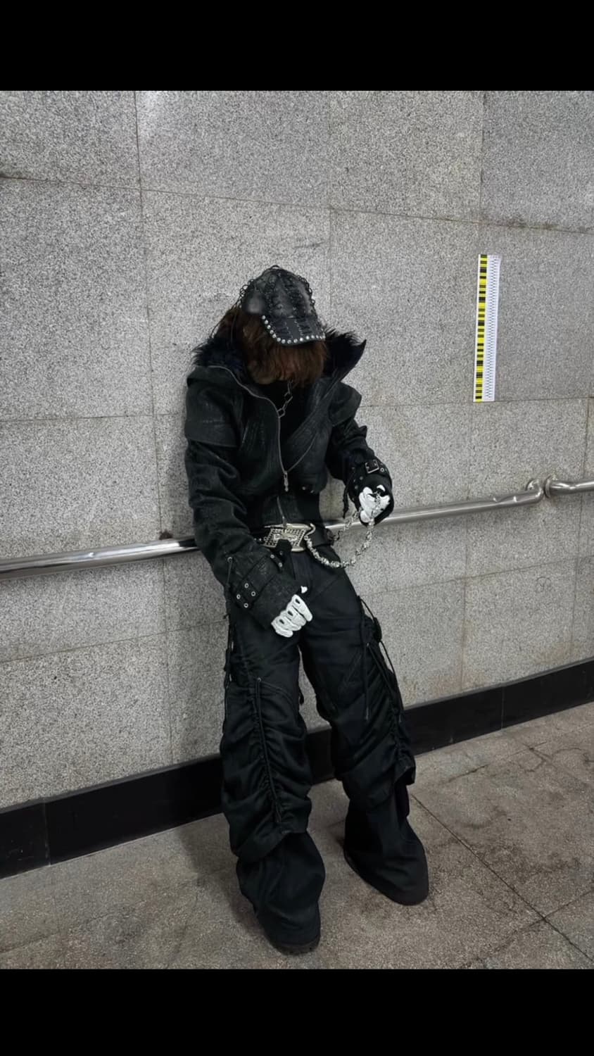 오피움 무드 크롭 퍼 봄버 상품이미지2