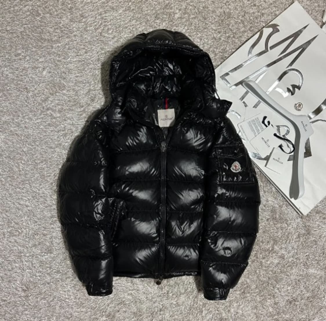 [정품] 몽클레어 마야 와펜패치 유광 패딩 블랙 3사이즈  상품이미지2