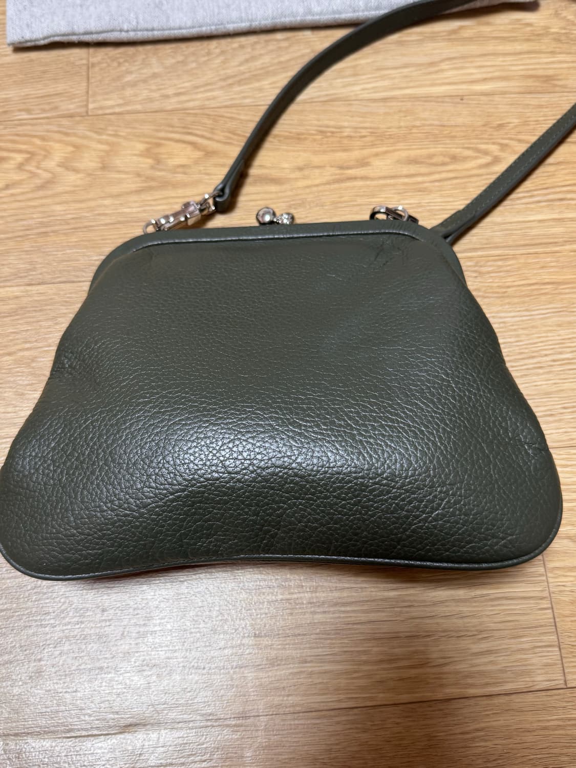 비비안웨스트우드 클러치 숄더백 그린 카키 상품이미지5