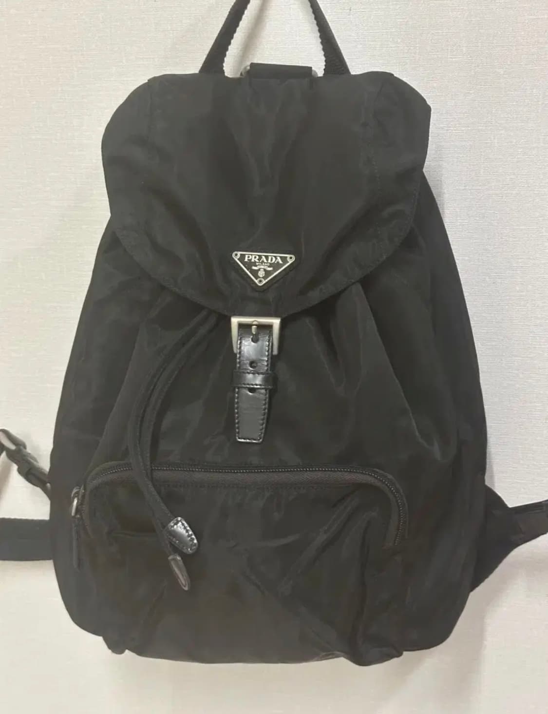 정품 프라다 포코노 나일론 블랙 원포켓 백팩 상품이미지3