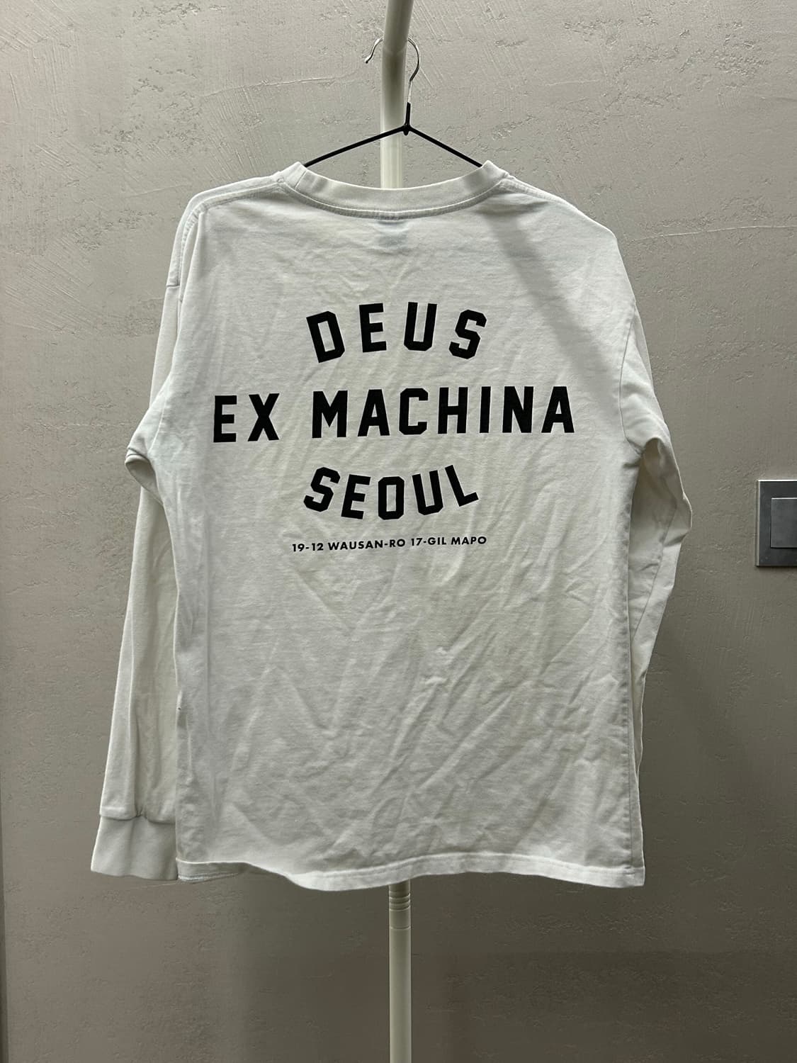 데우스 화이트 긴팔 티셔츠 상품이미지3