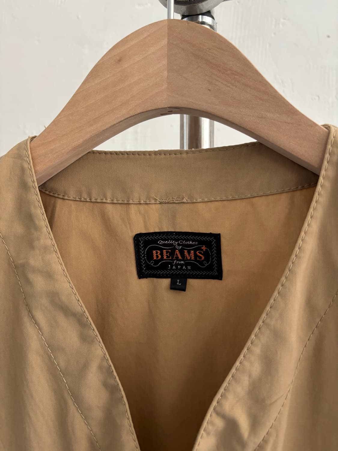 BEAMS+ 빔즈 플러스 베이지 논카라 피싱 자켓 상품이미지3