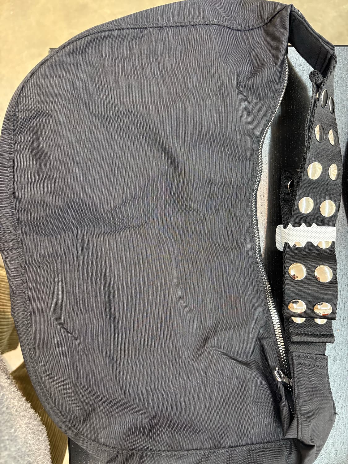 몰리고다드x바쿠 popper medium shoulder bag 상품이미지3